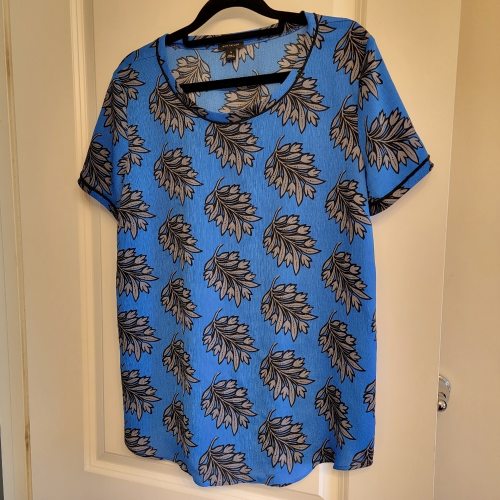 Ann Taylor Short Sleeve Tee M